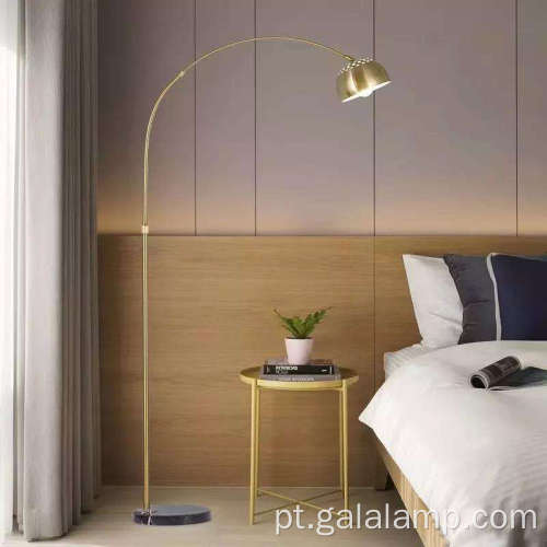 Elegante candeeiro de pé Art Déco dourado: altura ajustável